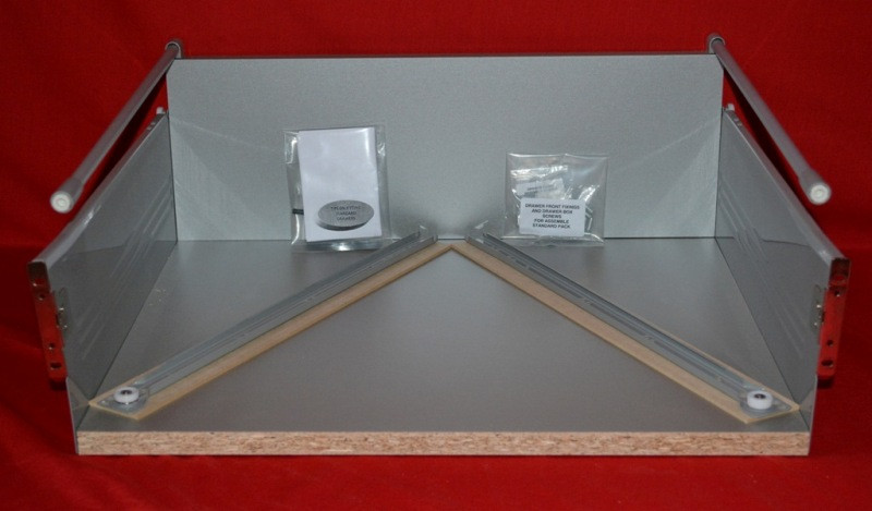 Silver Pan Metal Sided Kitchen Drawer – 500mm D x 200mm H x 900mm W